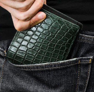 池田工芸】二つ折り財布の全11品を紹介！”クロコダイル”を手の平で実感 